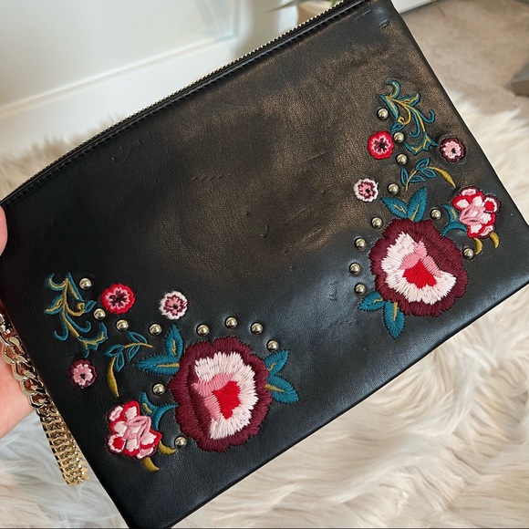 Express Oversized Black clutch/wristlet - Picture 1 of 8